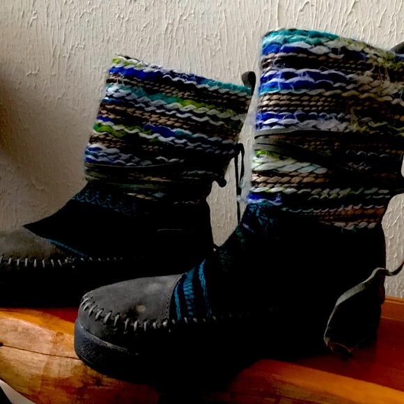 TOMS Nepal Knit Warm Suede Boots. Size 6 1/2. - Picture 2 of 4